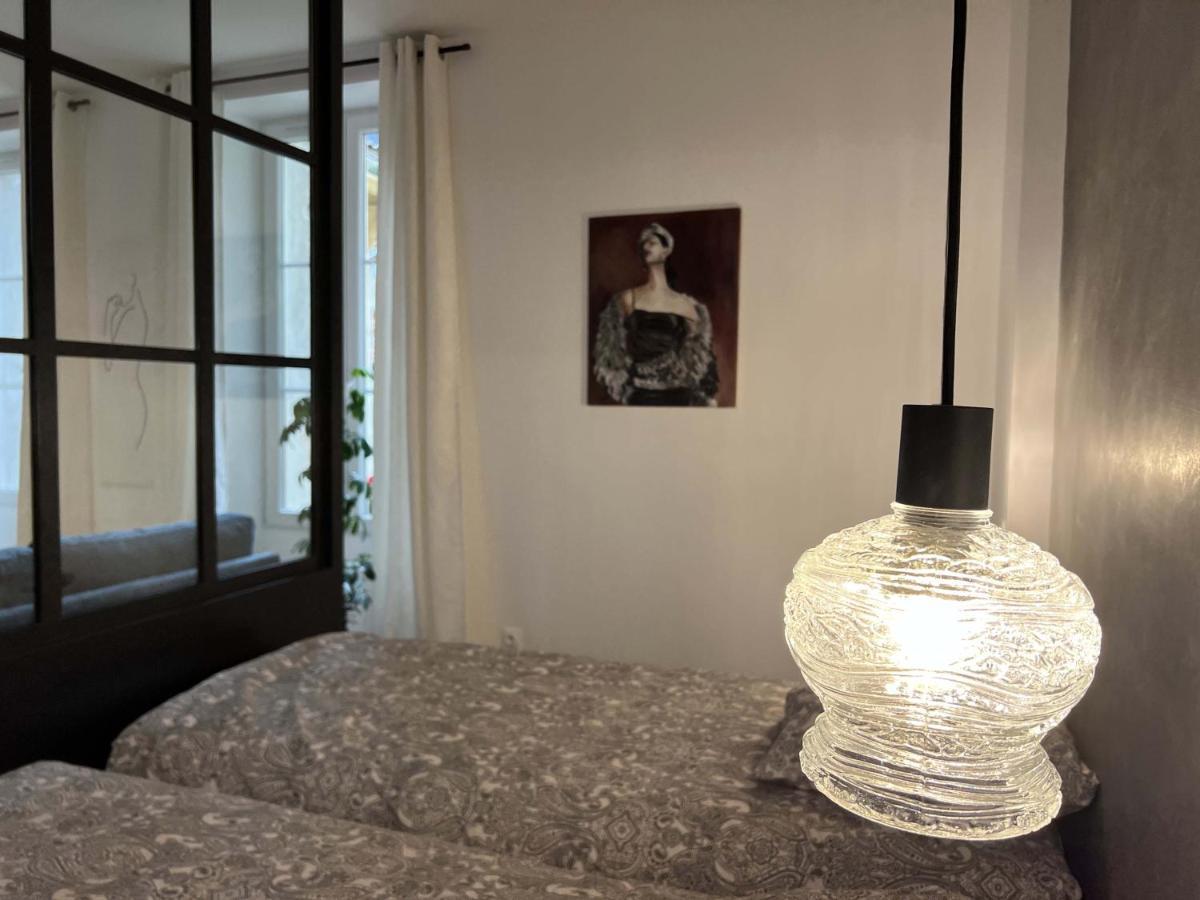 Bel Appartement Au Centre Du Vieux Joigny Luaran gambar