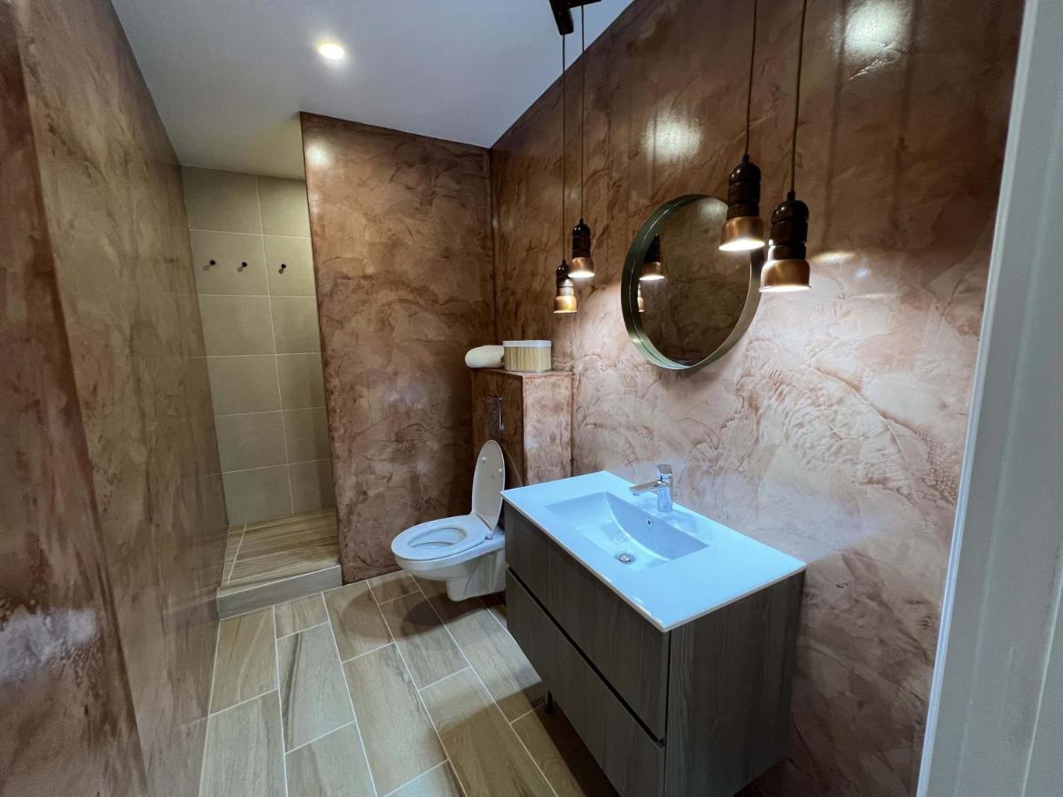 Bel Appartement Au Centre Du Vieux Joigny Luaran gambar