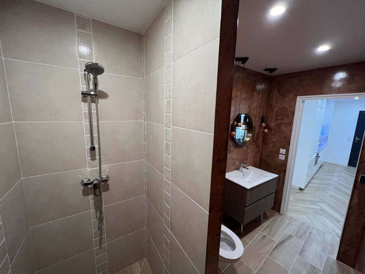 Bel Appartement Au Centre Du Vieux Joigny Luaran gambar